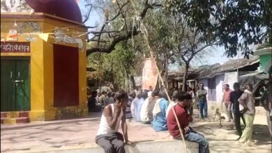 Photo of बाबा की सरकार में दबंगों ने किया मंदिर की जमीन पर अवैध कब्जा जिम्मेदार मौन