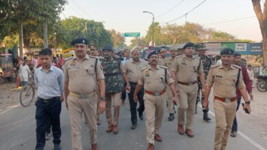 Photo of एसपी के नेतृत्व में पुलिस ने निकाला रूट मार्च/पैदल गस्त