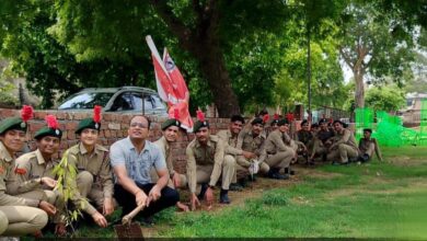 Photo of एनसीसी के कमान अधिकारी कर्नल रजत पाण्डेय के निर्देशन में एनसीसी कैडेटों ने किया पौधा रोपण