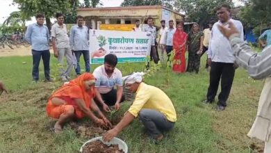 Photo of जीoइoएoजीo के सहयोग से ग्राम प्रधान के द्वारा बृहद वृक्षारोपड़