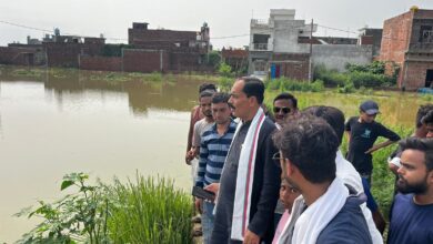 Photo of नगर विधानसभा क्षेत्र के बाढ़ ग्रसित क्षेत्रों का सपा जिलाध्यक्ष तनवीर खान ने किया निरीक्षण