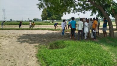 Photo of समाधान दिवस में भू- माफियाओं के खिलाफ की गई शिकायत का सोमवार को प्रशासन के लोगों ने मौके पर पहुंचकर समाधान कराया