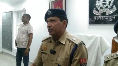 Photo of बलरामपुर पुलिस द्वारा थाना तुलसीपुर अन्तर्गत हुई हत्या की घटना का किया गया सफल अनावरण, बाल अपचारी गिरफ्तार