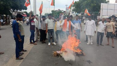 Photo of सेवला, ग्वालियर रोड पर इंडी गठबंधन का पुतला दहन