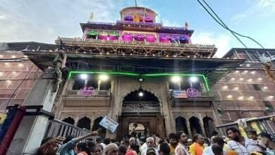 Photo of बांके बिहारी मंदिर में भीड़ प्रबंधन को प्रशासन ने तैयार किया जवाब