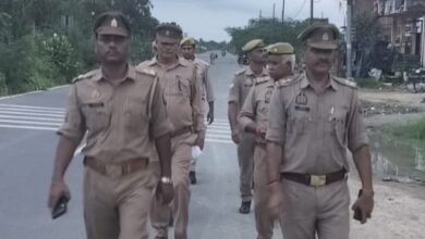 Photo of थाना दन्नाहार पुलिस ने कस्बा में पुलिस बल के साथ पैदल मार्च किया