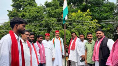 Photo of बिजलीपुरा स्थित सपा कार्यालय पर जिलाध्यक्ष तनवीर खान ने किया ध्वजारोहण