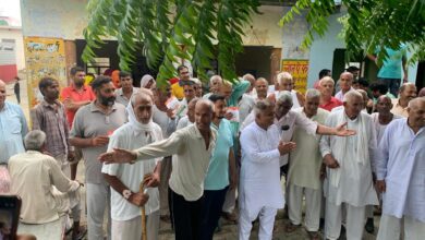 Photo of कांग्रेसी नेता दिनेश कुमार ने हाथ से हाथ जोड़ो अभियान के तहत ग्राम खतरीपुर में ग्रामवासियों से रूबरू होकर कांग्रेस से जुड़ने को प्रेरित किया