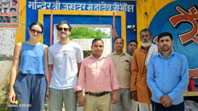 Photo of प्राचीन शिव मंदिर भांवत पर विदेशियों ने की पूजा अर्चना