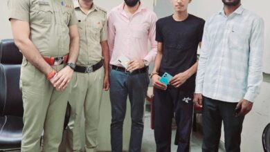 Photo of रेवाड़ी पुलिस की साइबर सेल टीम ने 70 दिन में आम जन के खोए हुए लगभग 6,89,770/- रूपए के 40 स्‍मार्ट फोन बरामद कर उनके मालिकों को सौंपें