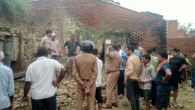 Photo of बारिश के चलते अलग अलग गांवों में गिरे मकान,मलबे में दबने से महिला पुरुष दो लोग घायल।