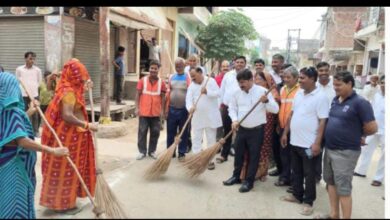 Photo of स्वच्छता पखवाड़ा कार्यक्रम के तहत एसडीएम नीरज द्विवेदी ने चलाया स्वच्छता अभियान