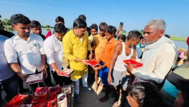 Photo of बाढ़ पीड़ितों की मदद के लिए आगे आए समाजसेवी राजवर्धन सिंह राजू