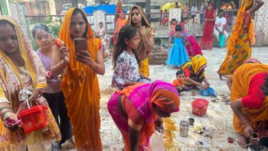 Photo of प्राचीन सिद्धपीठ मां गमा देवी का किया गया श्रृंगार व पूजन करती महिलाएं।