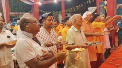 Photo of श्री नवदुर्गा पूजन पंडाल में पंचम दिवस मां स्कंद माता के स्वरूप का पूजन अर्चन प्रातः कालीन बेला में श्री रमाकांत मौर्य सपत्नीक द्वारा किया गया। 