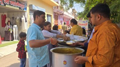 Photo of नगर में आज जगह-जगह भण्डारे का आयोजन हुआ।