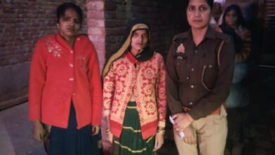 Photo of ऑपरेशन मुस्कान के तहत कुरावली पुलिस ने महिला को परिजनों से मिलवाया