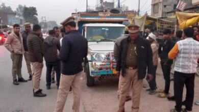 Photo of कुरावली पुलिस ने यातायात नियमों का उलंघन कर रहे वाहनों के काटे चालान