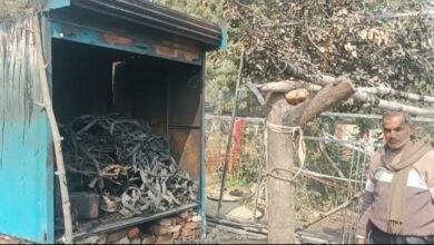 Photo of अज्ञात लोगों द्वारा साइकिल की दुकान में लगाई गई आग जलकर दुकान का सामान हुआ राख 