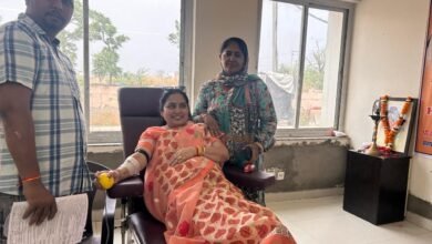 Photo of पूर्व मुख्यमंत्री मनोहर लाल खट्टर के जन्मदिवस पर भाजपा नेत्री दीपा भारद्वाज ने 53वीं बार किया रक्तदान