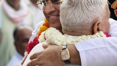 Photo of कैबिनेट मंत्री विपुल गोयल का कापड़ीवास निवास पर आगमन, रणधीर सिंह कापड़ीवास से की मुलाकात