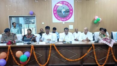 Photo of जनपद के प्रभारी मंत्री नरेंद्र कश्यप ने मुख्यमंत्री जी की प्राथमिकता वाले विकास कार्यक्रमों की बिन्दुवार समीक्षा बैठक की।