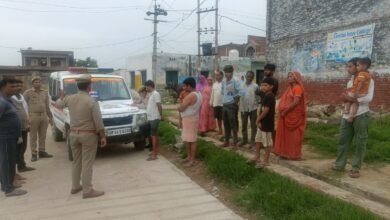 Photo of थाना बरनाहल पुलिस ने ने गुड मॉर्निंग अभियान के तहत ग्राम अढूपुर में संवाद कर गुड मॉर्निंग किया