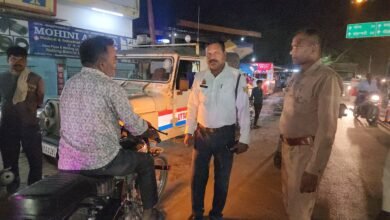 Photo of पुलिस के डर से लोग यातायात नियमों को लेकर हुए जागरूक