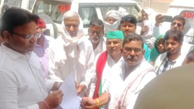 Photo of ग्रामीण क्षेत्र की पोखरों व नाले की सिल्ट सफाई के लिए जिलाधिकारी कार्यालय पर जोरदार धरना प्रदर्शन