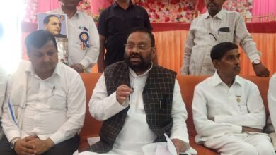 Photo of लखीमपुर में स्वामी प्रसाद मौर्य का तीखा हमला, बोले– “जो कभी चाय बेचता था, वह आज देश बेच रहा है”