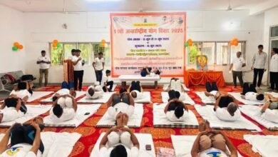 Photo of कन्नौज: पुलिस लाइन के परेड ग्राउंड में अंतरराष्ट्रीय योग दिवस पर अधिकारियों ने किया योग।