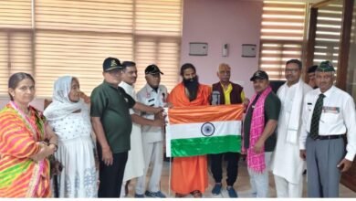 Photo of रेजांगला शौर्य को सैल्यूट: अमर शहीदों की कावड़ लेकर 87 वर्षीय युद्धवीर ने रचा इतिहास