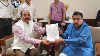 Photo of भाजपा सांसद अरुण सागर ने केंद्रीय मंत्री नितिन गडकरी से की मुलाकात, मार्ग चौड़ीकरण और सुदृढ़ीकरण की मांग