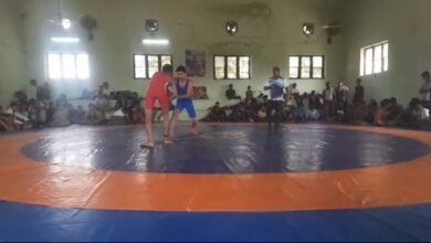 Photo of कृष्ण चन्द्र गांधी सरस्वती विद्या मन्दिर इण्टर कॉलेज माधव कुञ्ज मथुरा के छात्रों ने कुश्ती प्रतियोगिता में दिखाया दमखम