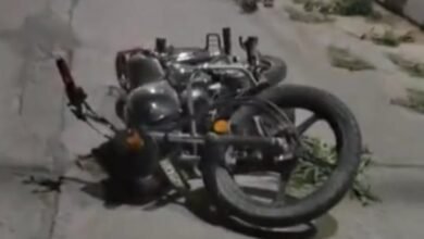 Photo of छिबरामऊ: तेज रफ्तार बाइक डिवाइडर से टकराई, दो लोग घायल।