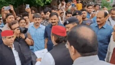 Photo of इटावा जाते वक्त अखिलेश ने रुकवाया काफिला, एंबुलेंस से घायलों को पहुंचवाया अस्पताल।