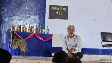 Photo of डेढ़ इंच ऊपर’ और ‘रिश्तों की दुकान’ का सफल मंचन, कलाकारों ने अभिनय से बाँधा दर्शकों को