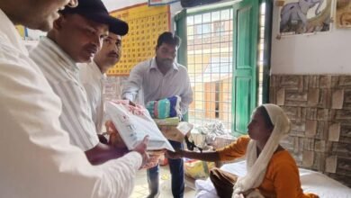 Photo of बाढ़ राहत शिविर में गर्भवती महिला ने दिया बच्चे को जन्म,अधिकारियों ने नाम रखा बहादुर