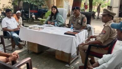 Photo of बरनाहल थाना दिवस में एस डीम व सी ओ करहल के द्वारा जन शिकायतें सुनी गई| 