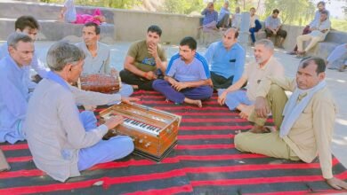 Photo of भजन मंडली के सुरों में गूंज रही सरकारी योजनाओं की गाथा, गांव-गांव पहुंच रहा है जागरूकता संदेश