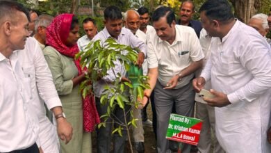 Photo of सेवा पखवाड़ा के तहत विधायक डा. कृष्ण कुमार ने चलाया स्वच्छता अभियान, लोगों को किया जागरूक