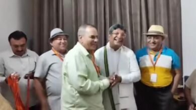 Photo of हिसार प्रेस क्लब के सदस्यों को मेयर प्रवीण पोपली ने वितरित किए पहचान पत्र