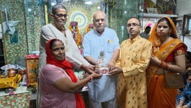 Photo of श्रीकृष्णा मन्दिर में सचिन गुप्ता के परिजनों ने बहुत ही धूमधाम से किया प्रभातफेरी का स्वागत 