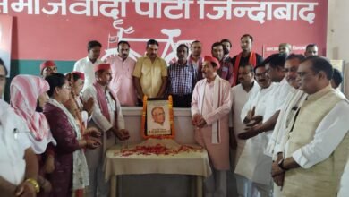 Photo of समाजवादी नेता लोकनायक जयप्रकाश नारायण जी की जयंती जनपद शाहजहांपुर बिजलीपुरा स्थित समाजवादी पार्टी के जिला कार्यालय पर मनाई
