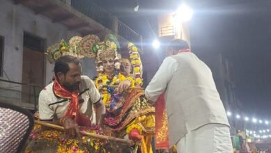 Photo of भव्य कृष्ण विजय महोत्सव कंस वध मेला में गूंजे जयकारे — भाजपा जिलाध्यक्ष राजू यादव ने किया कृष्ण-बलराम का पूजन