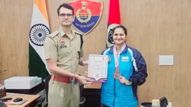 Photo of 23 वीं एशियन मास्टर्स एथलेटिक्स चैंपियनशिप में एएसआई रचना ने जीता ब्रॉन्ज मेडल, एसपी रेवाड़ी श्री हेमेंद्र कुमार मीणा ने बधाई देते हुए उज्जवल भविष्य की दी शुभकामनाएं।