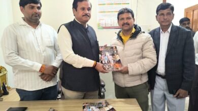 Photo of विधायक डॉ. कृष्ण कुमार को पुलिस टुडे न्यूज़ पत्रिका की भेंट, जनहित मुद्दों पर हुई सार्थक चर्चा