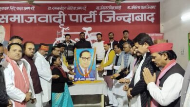 Photo of दिनांक 6 दिसंबर 2025 को समाजवादी पार्टी के राष्ट्रीय अध्यक्ष मा. अखिलेश यादव जी के निर्देशानुसार संविधान निर्माता बाबा साहेब डॉक्टर भीमराव अंबेडकर जी का परिनिर्वाण दिवस जनपद शाहजहांपुर बिजलीपुरा स्थित समाजवादी पार्टी के जिला कार्यालय पर सपा जिला अध्यक्ष एवं पूर्व चेयरमैन श्री तनवीर खान की अध्यक्षता में मनाया गया