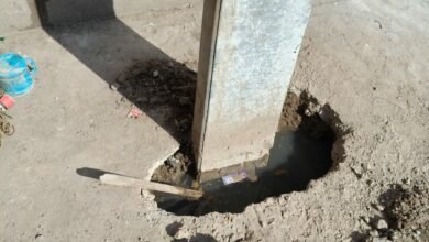 Photo of खंभा गाड़ते समय सीवर लाइन तोड़ी, मोहल्ले में गंदा पानी फैला: प्रथम अग्रवाल