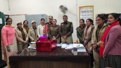 Photo of इंचार्ज परिवाद शाखा निरीक्षक सुनीता के स्थानांतरण पर पुलिस अधीक्षक कार्यालय रेवाड़ी में विदाई समारोह आयोजित